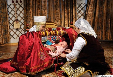 Казахская традиционная система этики (воспитание детей, создание семьи, благословение)
